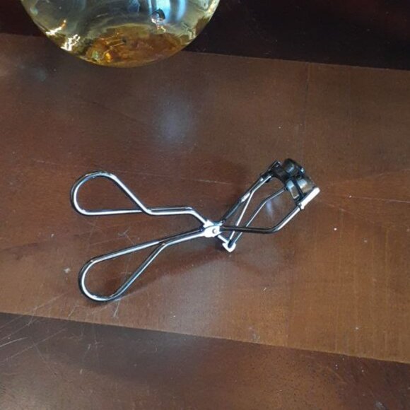 Shiseido Eyelash Curler - Picture 1 of 3